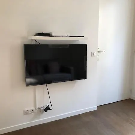 Neuf Et Vieil Апартаменты