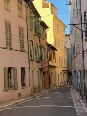 Neuf Et Vieil Antibes